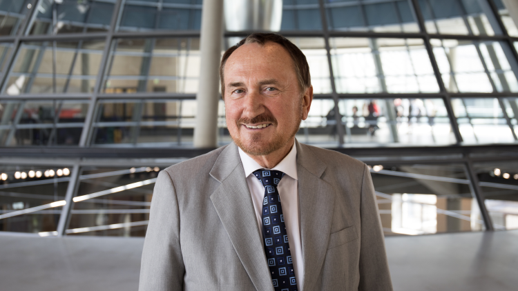 ^Manfred Todtenhausen, MdB
